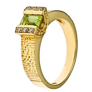 Díszes, peridot köves sárga arany gyémántgyűrű