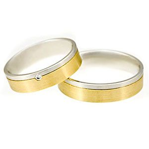 Modern sárga és fehérarany eljegyzési gyűrűk pároknak 