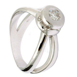 Modern stílusú eljegyzési gyűrű gyémánttal