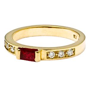 Sárga arany gyémánt gyűrű, rubin kővel