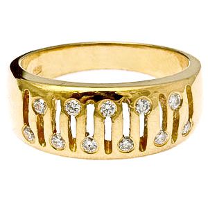 Csíkozott kivágással díszített sárga arany gyémántgyűrű