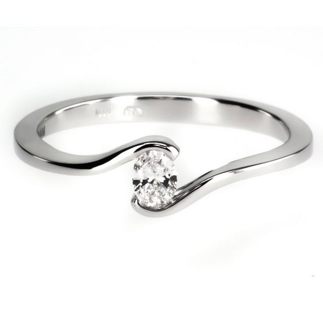 eljegyzési gyűrű, ovális gyémánt kővel