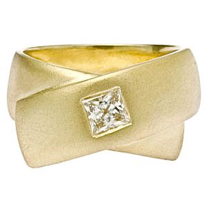 Masni alakú sárga arany gyémánt gyűrű