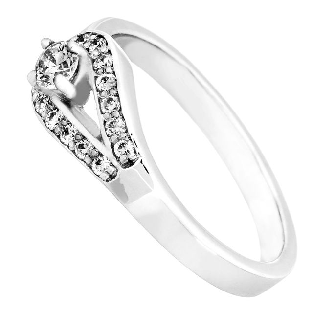 Modern eljegyzési gyűrű, gyémánt kövekkel