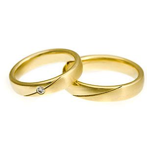 Modern sárga arany eljegyzési gyűrűk pároknak 