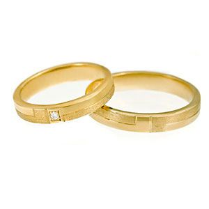Sárga arany karikagyűrű , gyémánt kővel , elegáns mintával