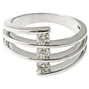 Három köves, nyitott foglalatú gyémánt gyűrű