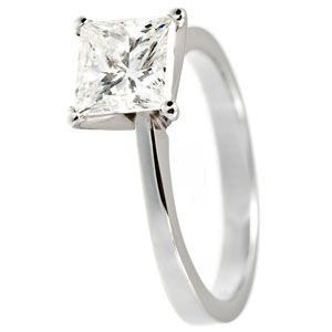 Elegáns szoliter gyűrű, nagyméretű gyémánttal