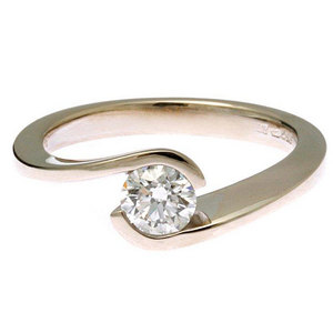 Karcsú eljegyzési gyémánt gyűrű