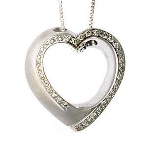 Szív alakú fehérarany gyémánt medál